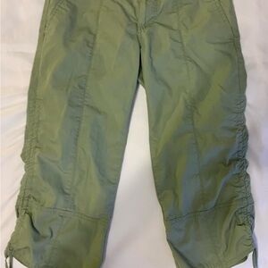 So Junior’s Olive Green Cargo Capris Size 3